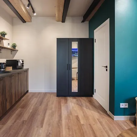 Colonel & Apartment *