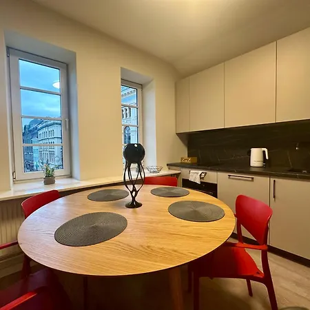 Apartment Colonel &