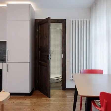 Colonel & Apartment