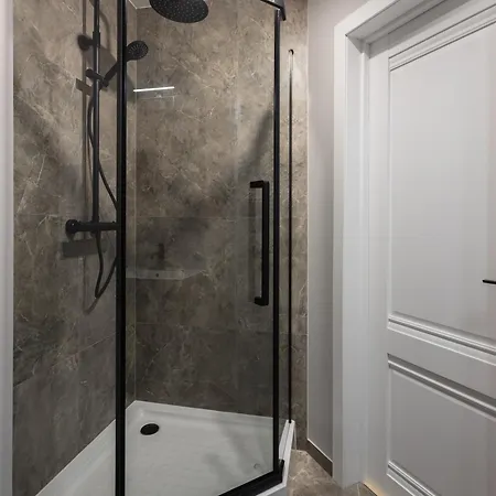 Colonel & Διαμέρισμα *