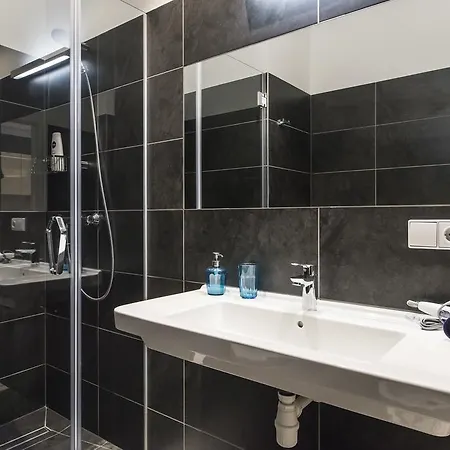 Colonel & Διαμέρισμα *