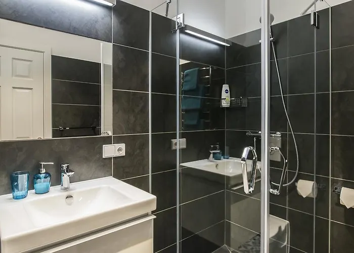 Апартаменты Colonel & *