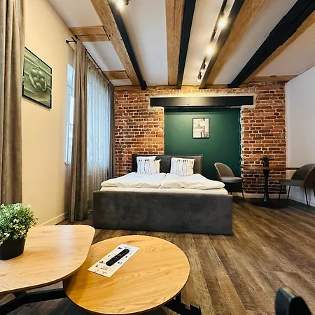 Colonel & Apartment