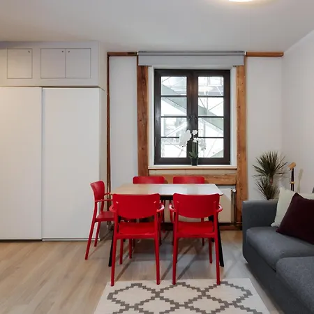 Colonel & Apartman