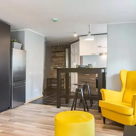 Colonel & Apartment