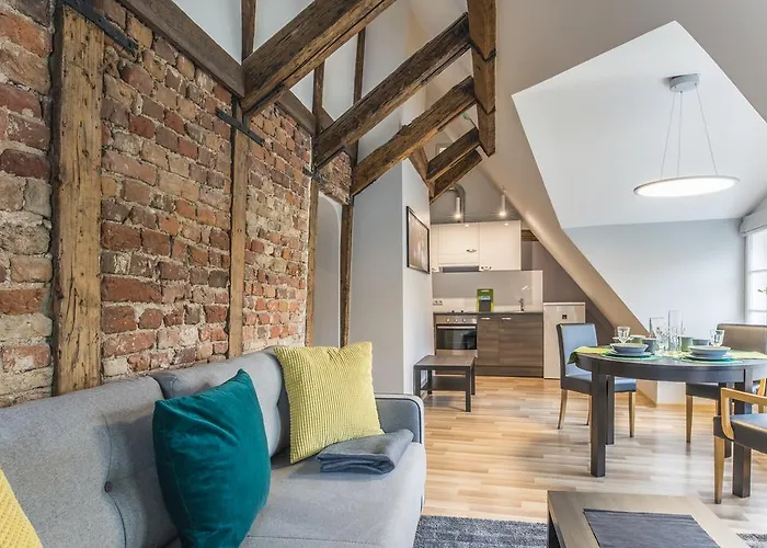 Colonel & Apartment *