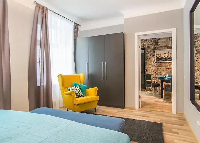 Apartment Colonel & *