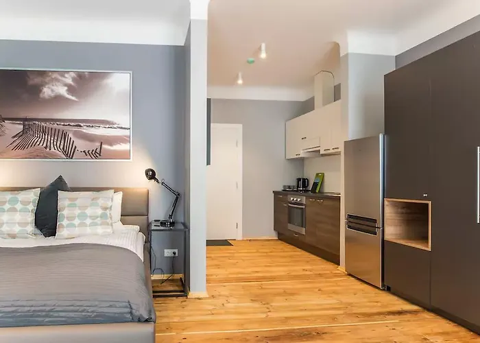 Colonel & Apartment *