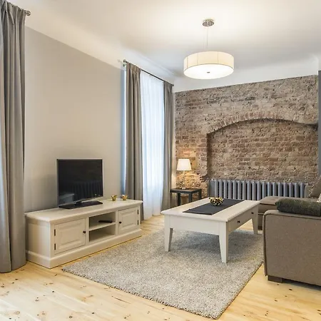 アパート Colonel & *