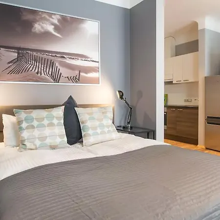 Colonel & アパート